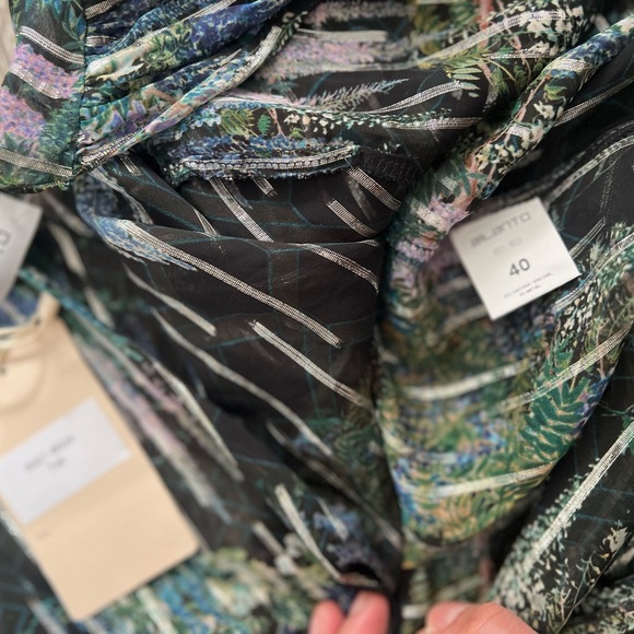 💚🖤𝐍𝐖𝐓 𝐀𝐈𝐋𝐀𝐍𝐓𝐎 2pc Tropical sheer blouse PLUS skirt✵ RARE✵ - Picture 5 of 8